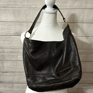 Elegant Black Leather Shoulder Bag